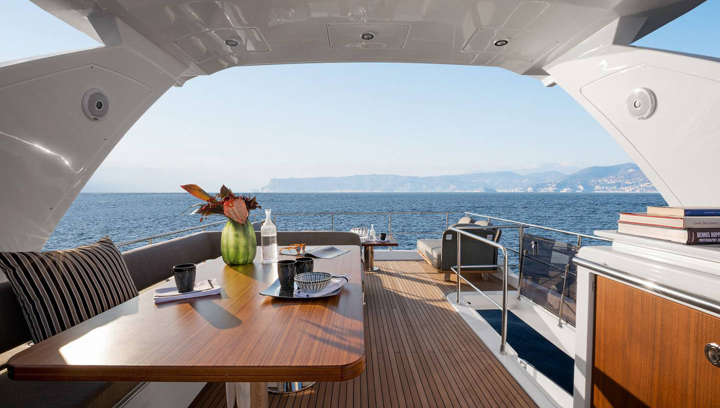 Azimut 66 Yacht