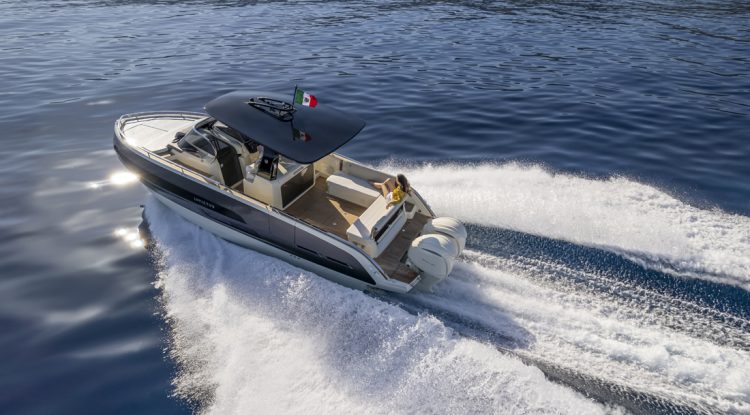 GT320S, the new Invictus Yacht outboard model